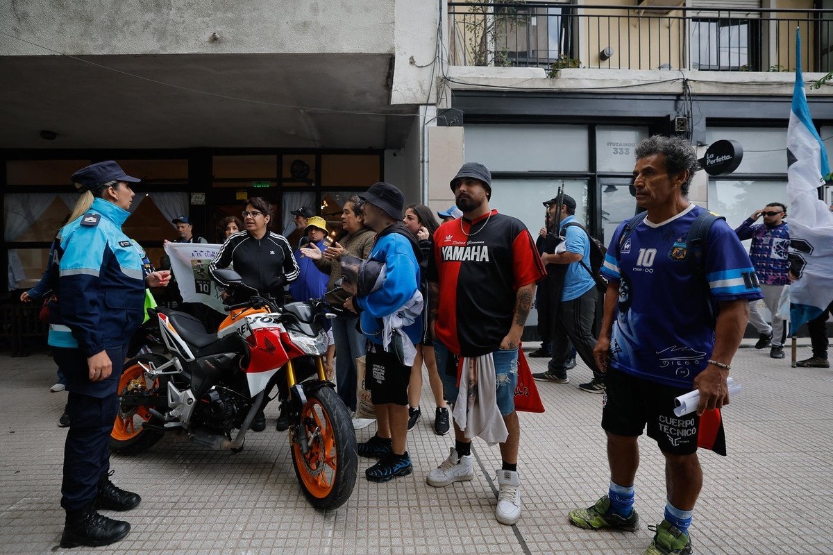 Simpatizantes de Maradona increparon a los acusados por su muerte
