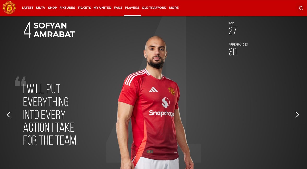 El United mantiene en su web a Amrabat, quien finalizó cesión en 2024. Captura/ManUtd