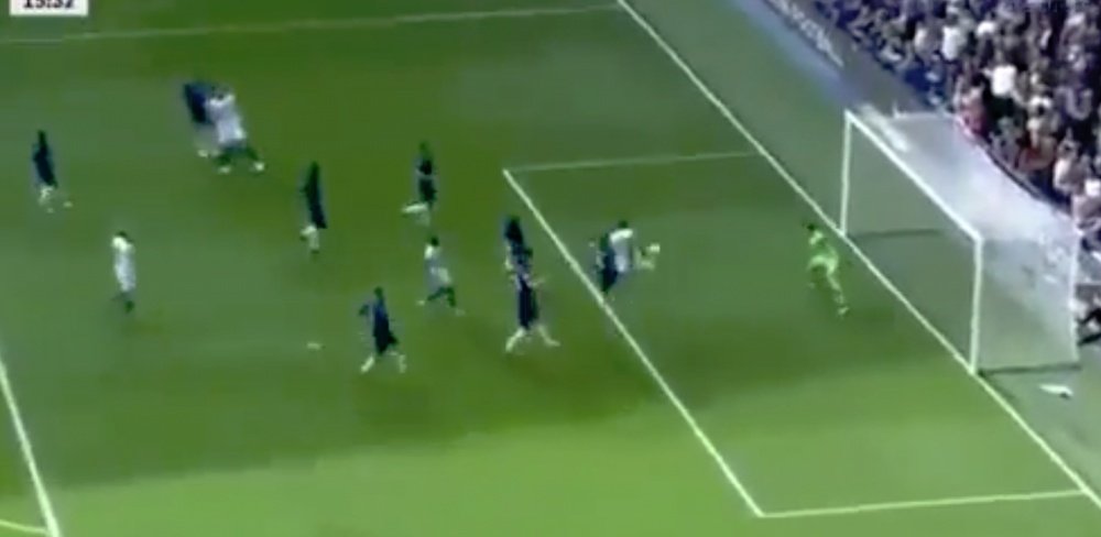 Sol Bamba volleyed Cardiff in to the lead. Captura