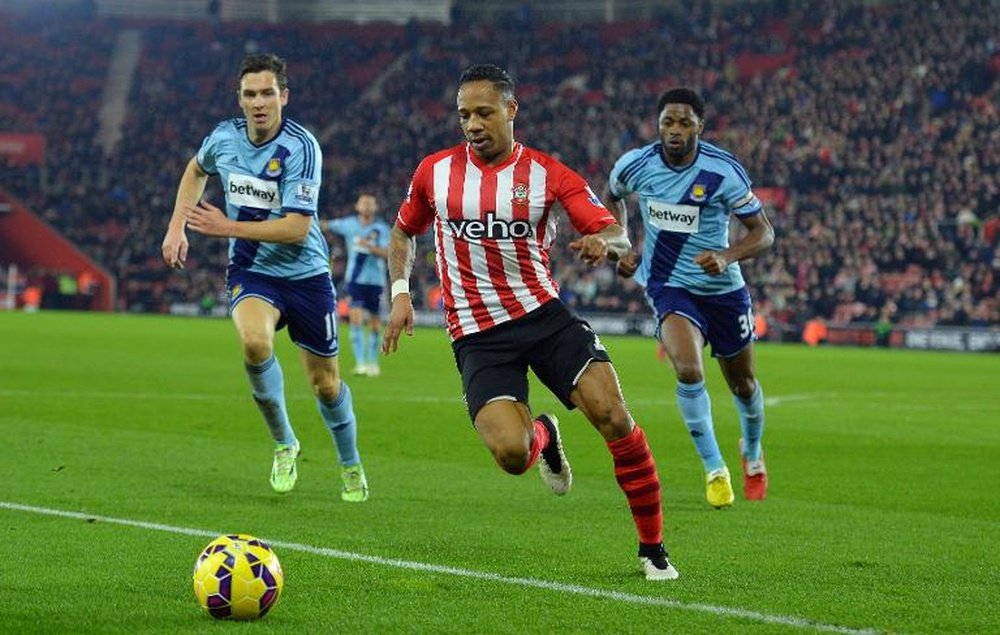 Southampton English defender Nathaniel Clyne (2nd left) vies with West Ham players during their English Premier League match at St Mary Stadium in Southampton on February 11, 2015