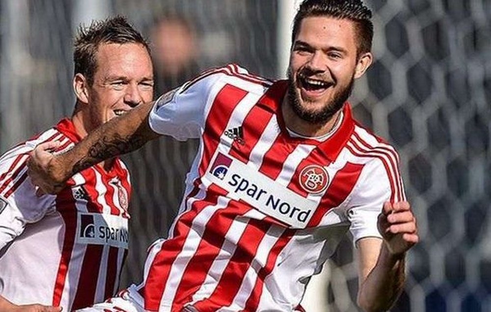 Spalvis celebra un gol con el Aalborg. Twitter