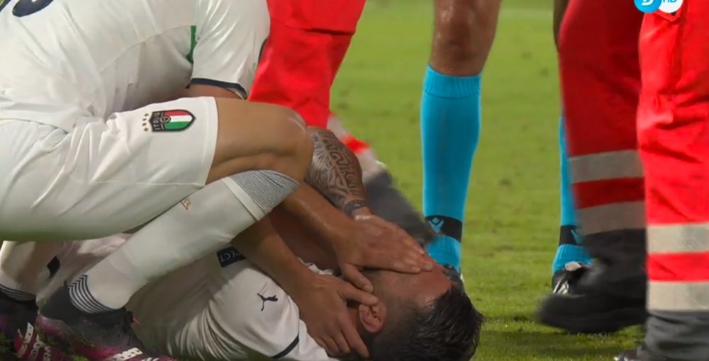 Spinazzola had to go off on a stretcher. Screenshot/Telecinco