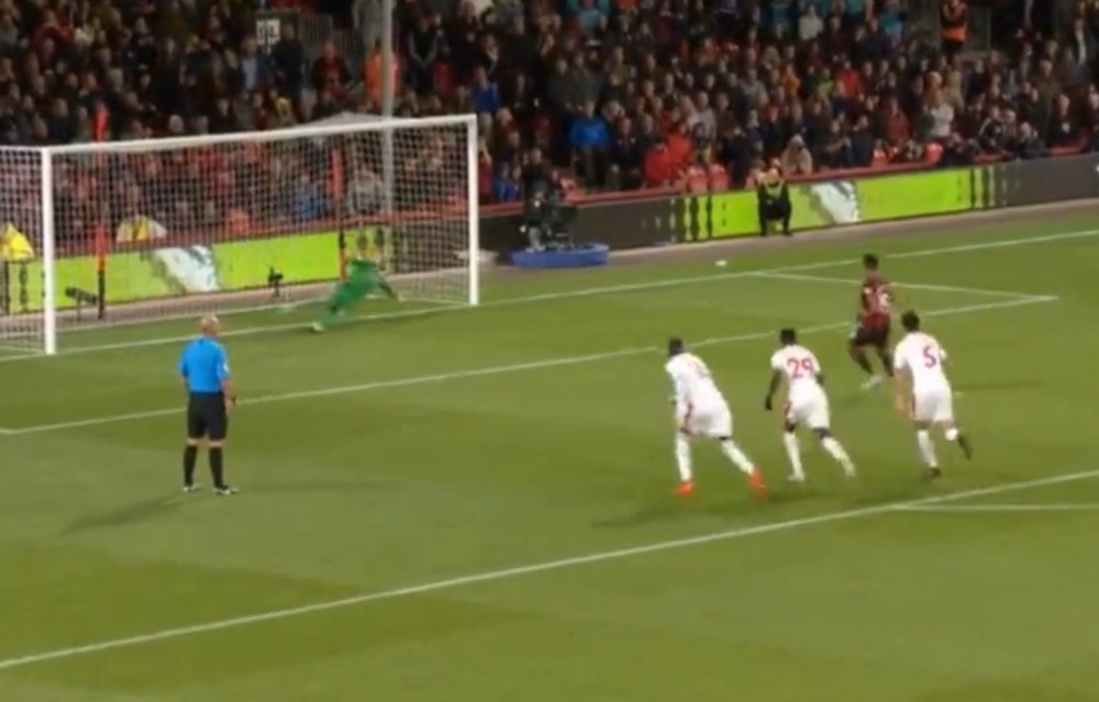 Stanislas scored a late penalty for Bournemouth. Captura