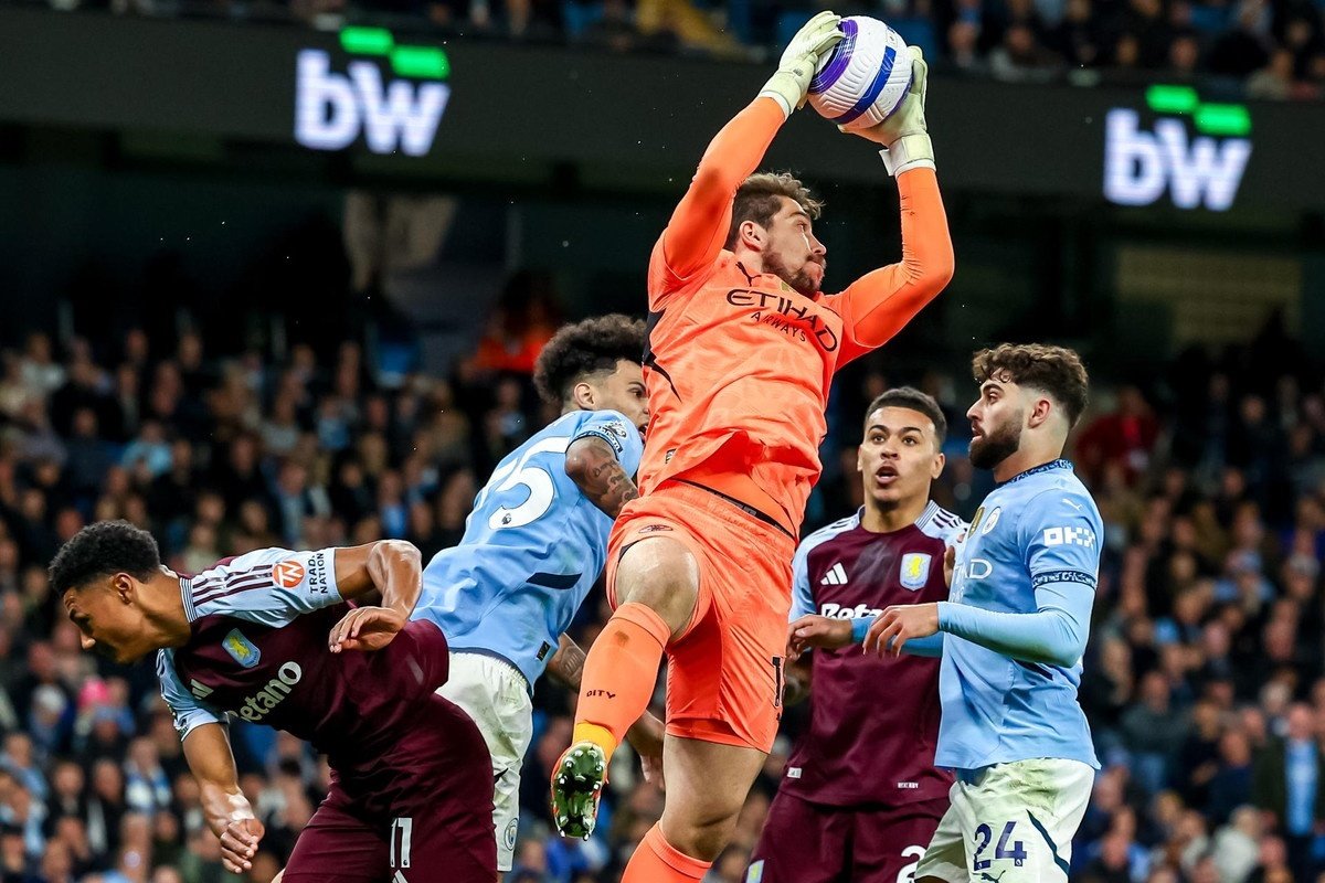 City are understood to be content with Ortega staying at the Etihad. EFE