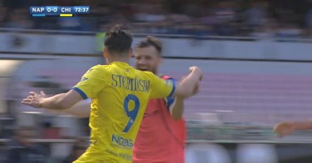 Stepinski alejó al Nápoles de la Serie A. Captura