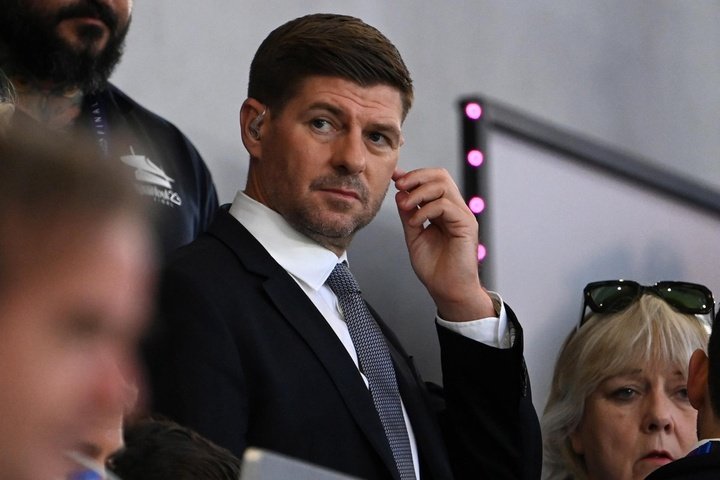 Steven Gerrard annonce qu'il n'acceptera pas l'offre d'Al-Ettifaq