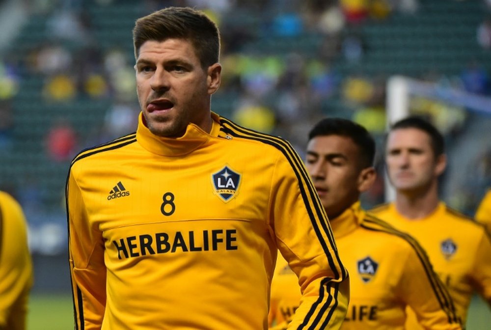 Steven Gerrard warming up with LA Galaxy teammates before his debut against Club America on July 11, 2015