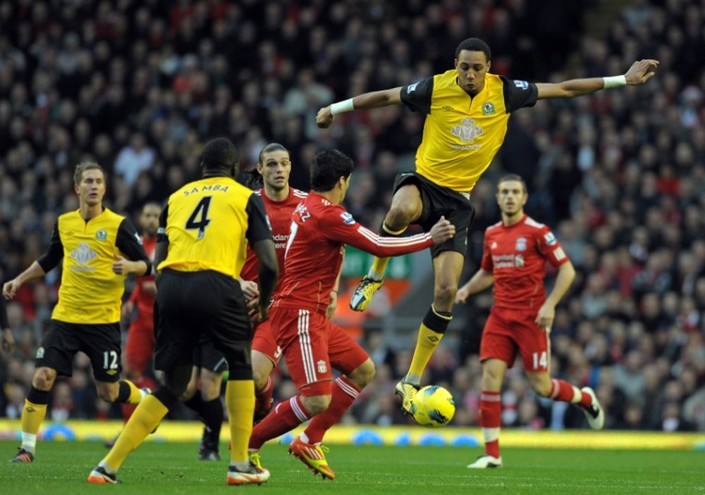 Steven Nzonzi (2nd R) controls the ball during the English Premier League football match between Liverpool and Blackburn Rovers at Anfield on December 26, 2011