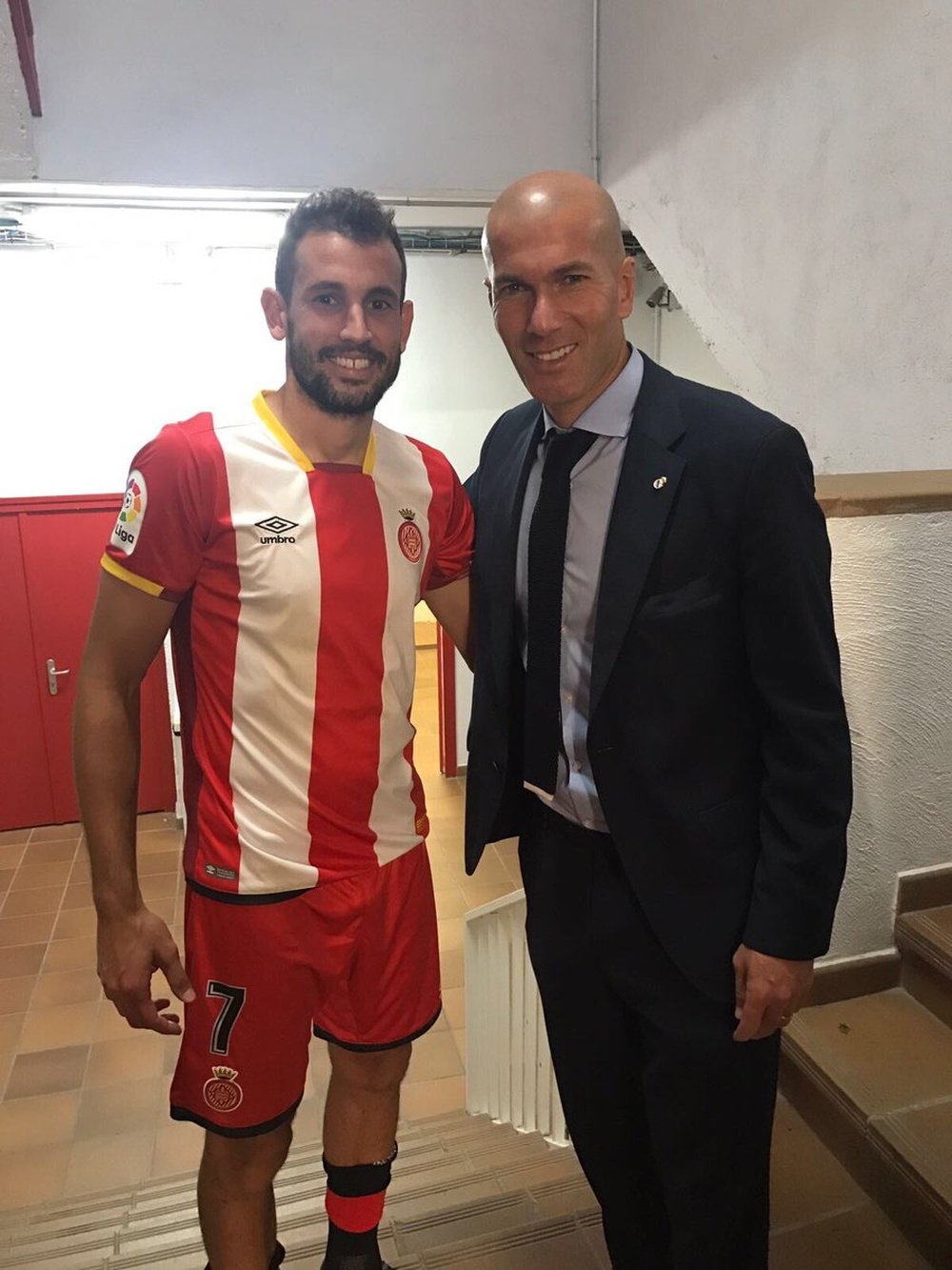 Stuani a demandé une petite photo à Zidane. Twitter