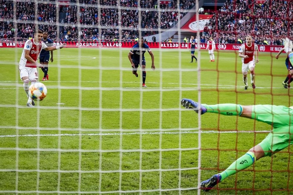 Dusan Tadic scored the penalty which put Ajax 2-1 up. Twitter/AFCAjax