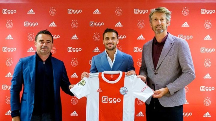 Tadic turns down AC Milan and pens new Ajax deal until 2024