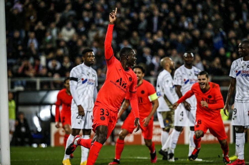 Trouble for PSG: Kouassi has confirmed he will leave. PSG