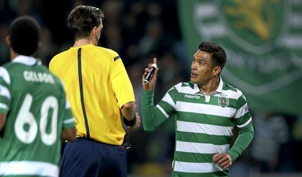 ¡Teo Gutiérrez le robó el spray al árbitro!