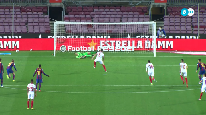 Ter Stegen bails out Mingueza by saving Ocampos' penalty
