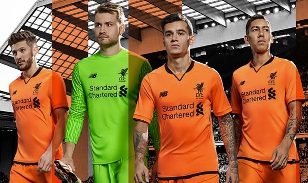 El naranja es el color elegido para la tercera camiseta del Liverpool. @Footpack