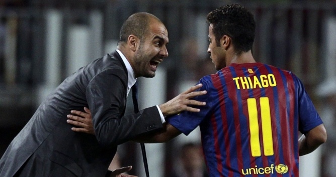 Pep Guardiola y Thiago, en el Barcelona