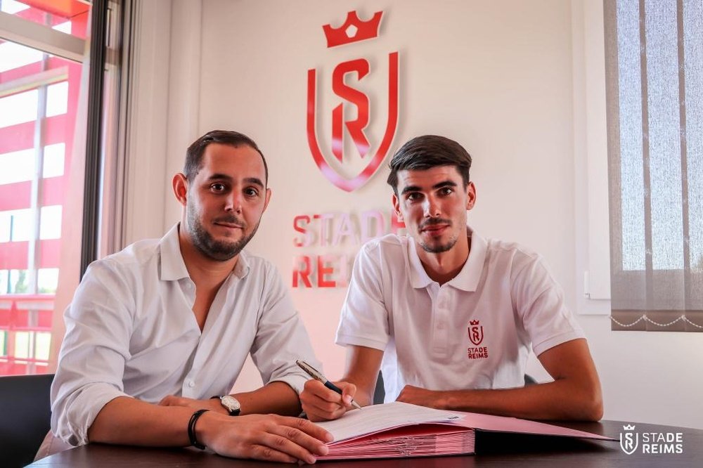 De Smet has signed for Reims. Twitter/StadeDeReims