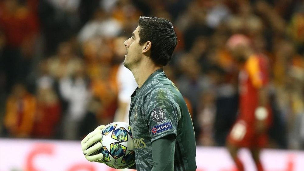 Courtois tem números preocupantes em jogos em casa. EFE