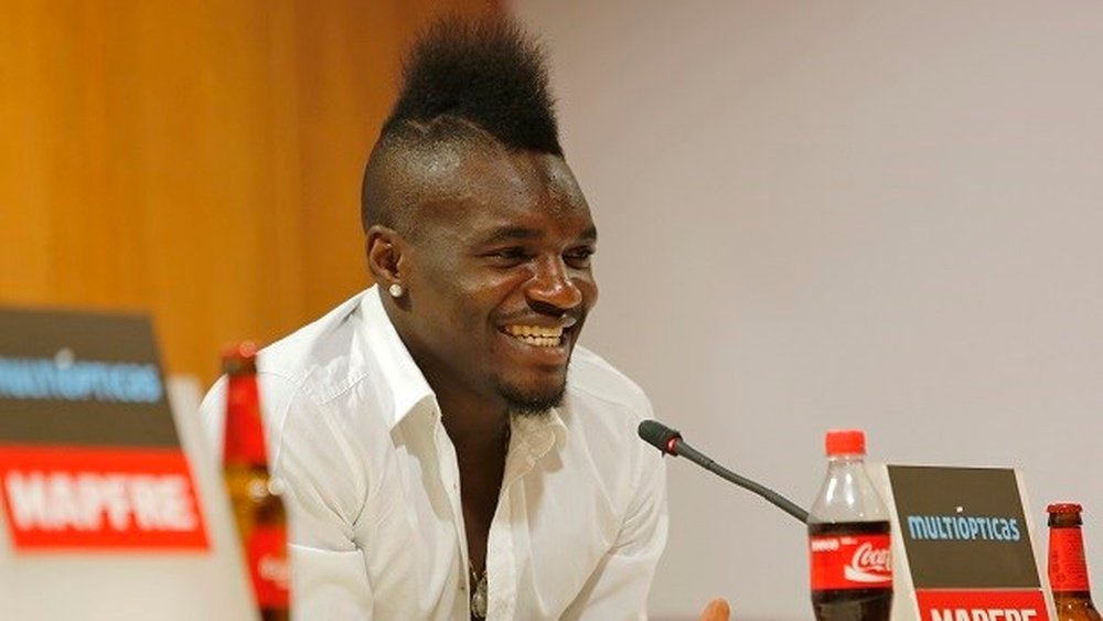 Thievy, durante una rueda de prensa con el Almería. UDAlmeríaSAD