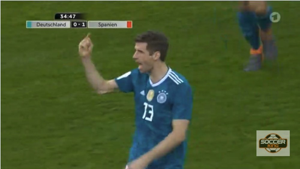 Müller se inventó un golazo para devolver las tablas al marcador. Captura