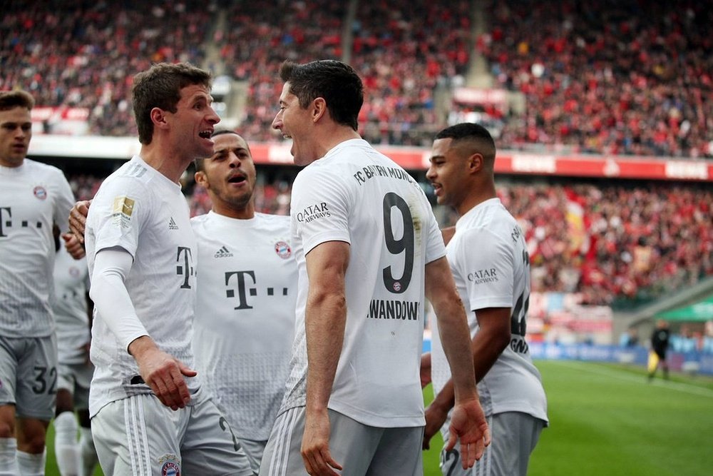 Bayern atropela o Colônia e assume o topo da Bundesliga. Twitter/FCBayernES