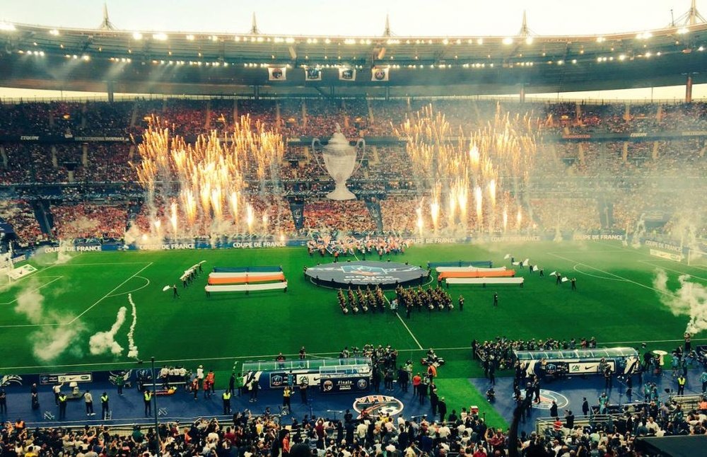 Tifo à l'ouverture de la finale de coupe de France. Capture/Twitter