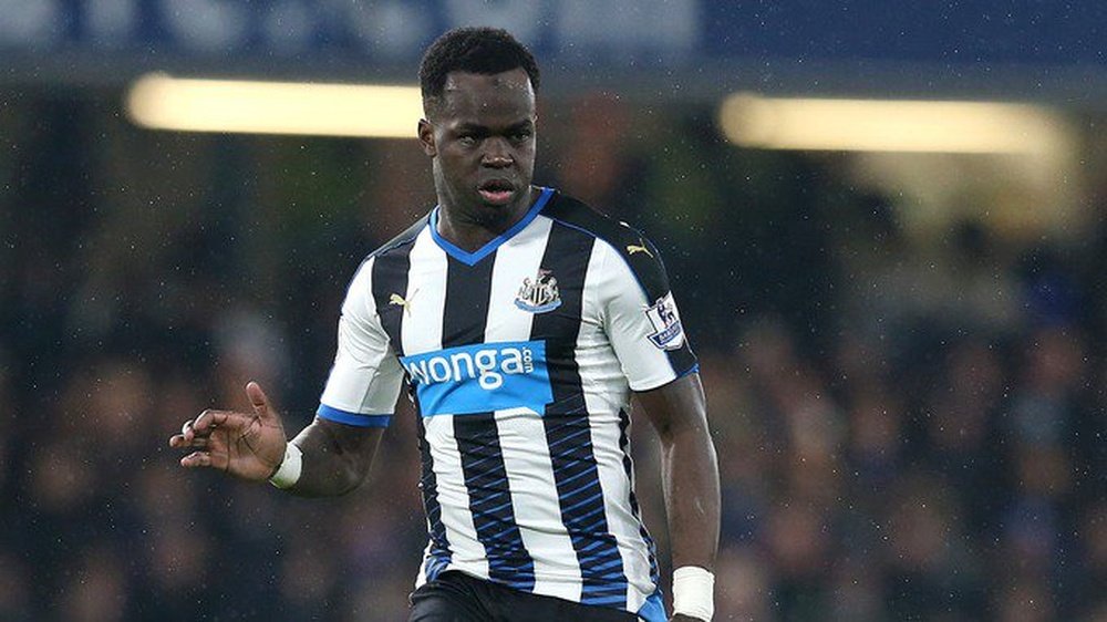 Tioté no renovará con el Newcastle y podría acabar jugando en la Liga China. Twitter