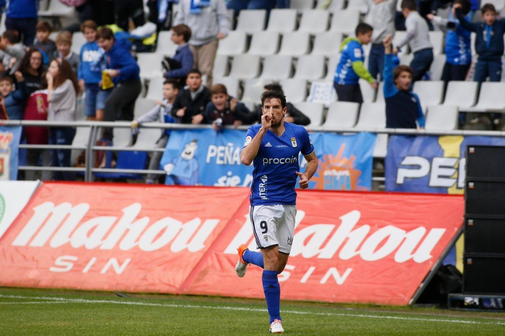 Toché anotó el primer gol del Oviedo al Elche. RealOviedo
