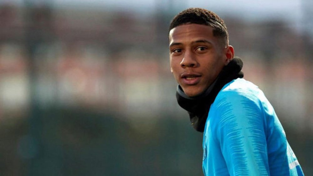 Tras vender a Arthur, el Barça buscará acomodo a Todibo. EFE