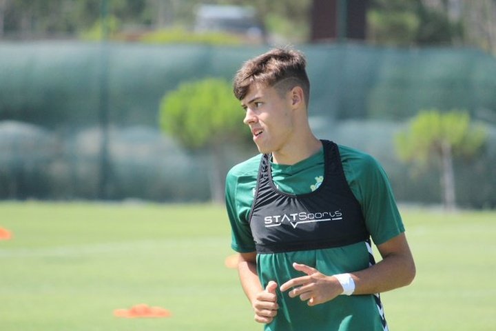 Benfica engage Tomás Azevedo