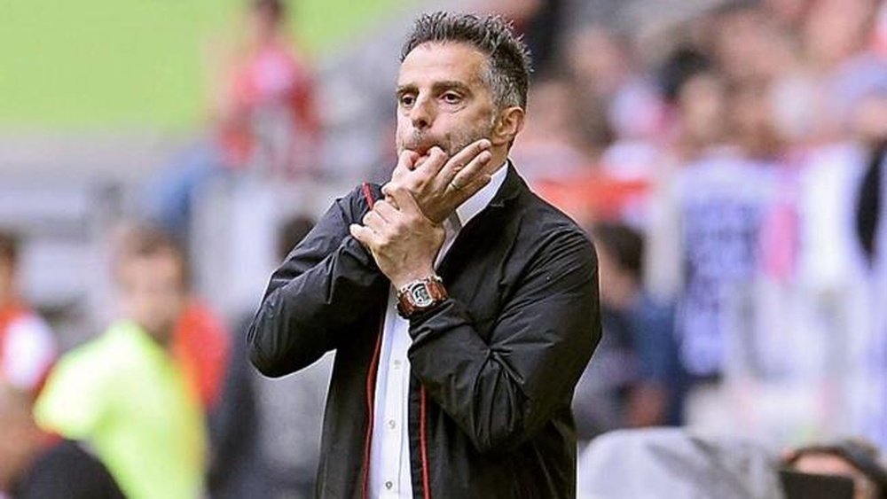 Tomas Oral ha sido destituido como entrenador del FSV Frankfurt a cinco partidos del final. AFP