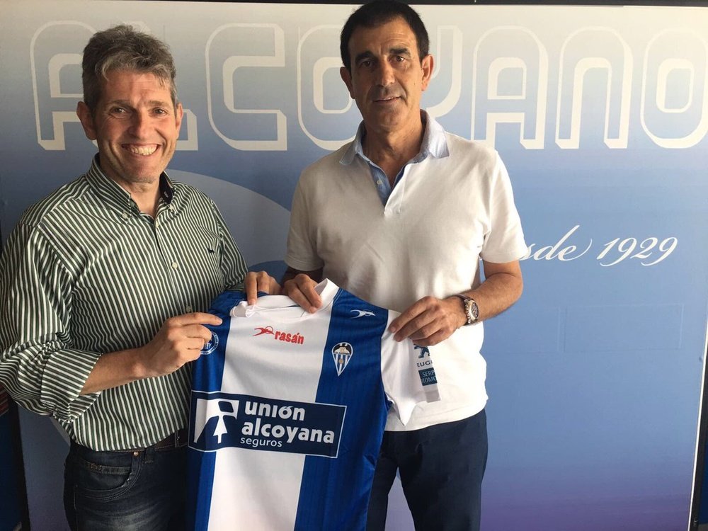 Toni Aparicio, nuevo entrenador del Alcoyano, ha analizado el calendario liguero. CDAlcoyano