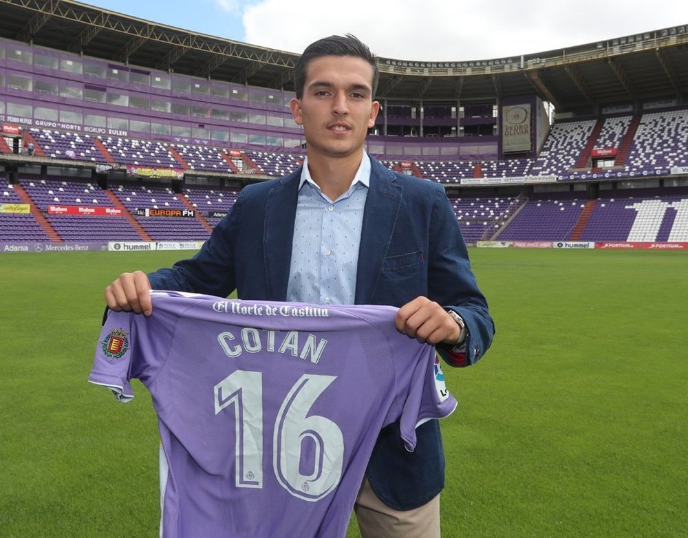 El sevillano lució nuevo dorsal durante su presentación en el José Zorrilla. ValladolidCF