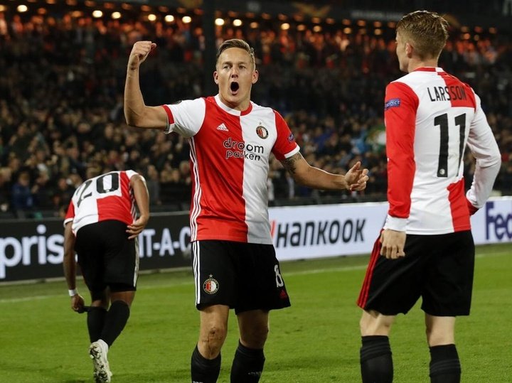El Oporto domina y el Feyenoord golpea