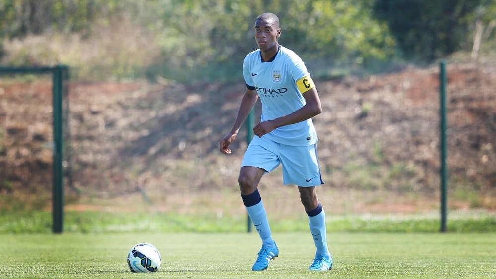 Adarabioyo podría cambiar el Manchester City por los 'toffees' o los 'spurs'. MCFC