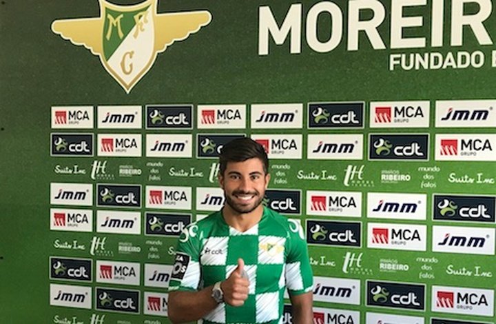 OFICIAL: V. Guimarães empresta Tozé ao Moreirense