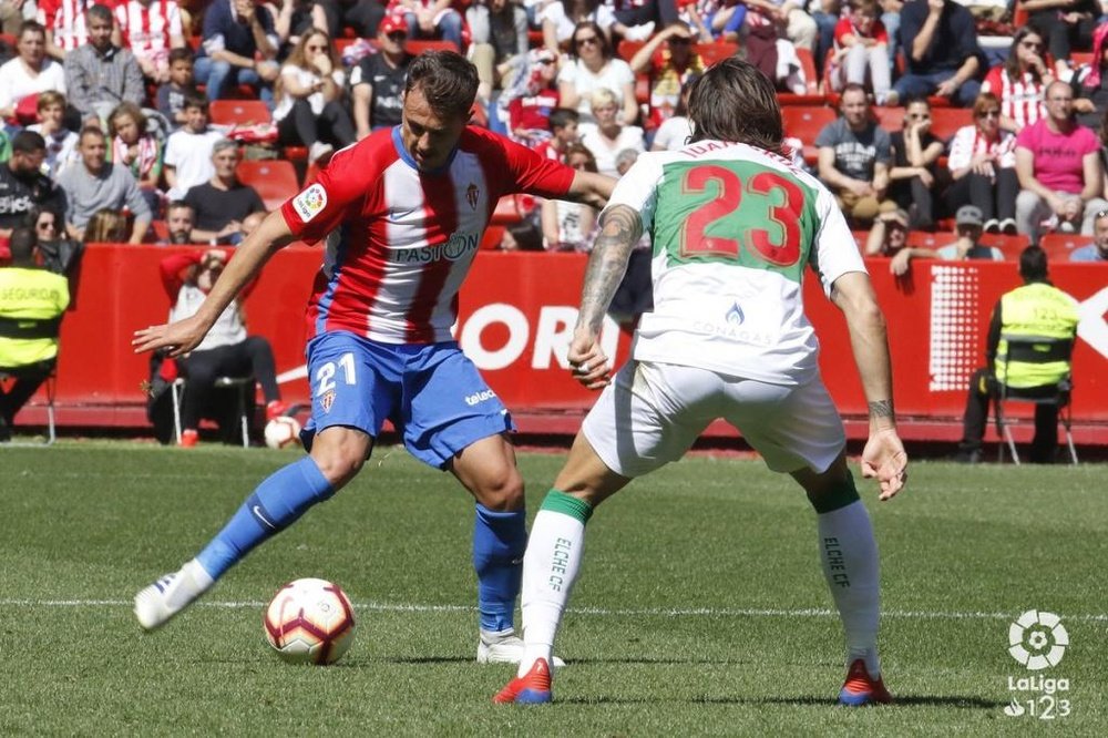 Nino saca petróleo de El Molinón. LaLiga