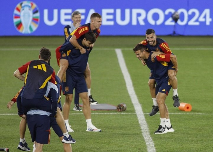 A Espanha treinou... sem botas nem luvas!