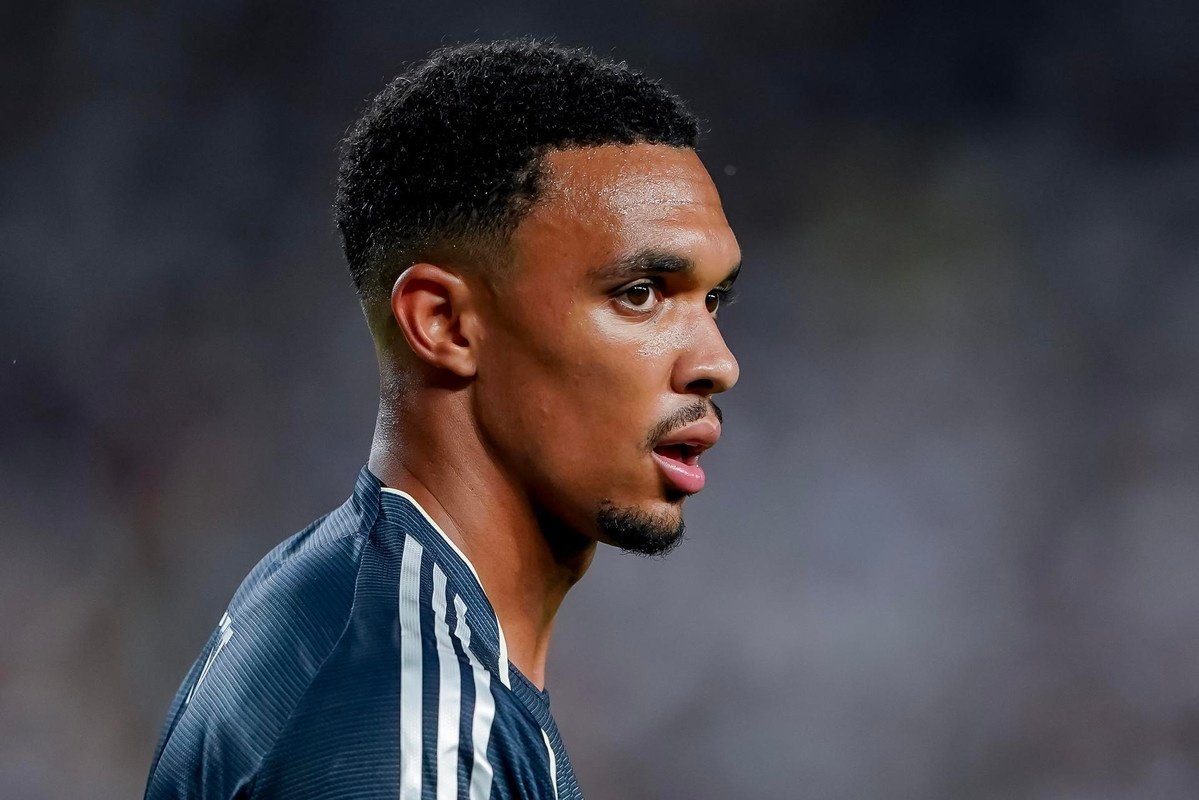 Real Madrid could be without Alexander-Arnold against PSG. EFE
