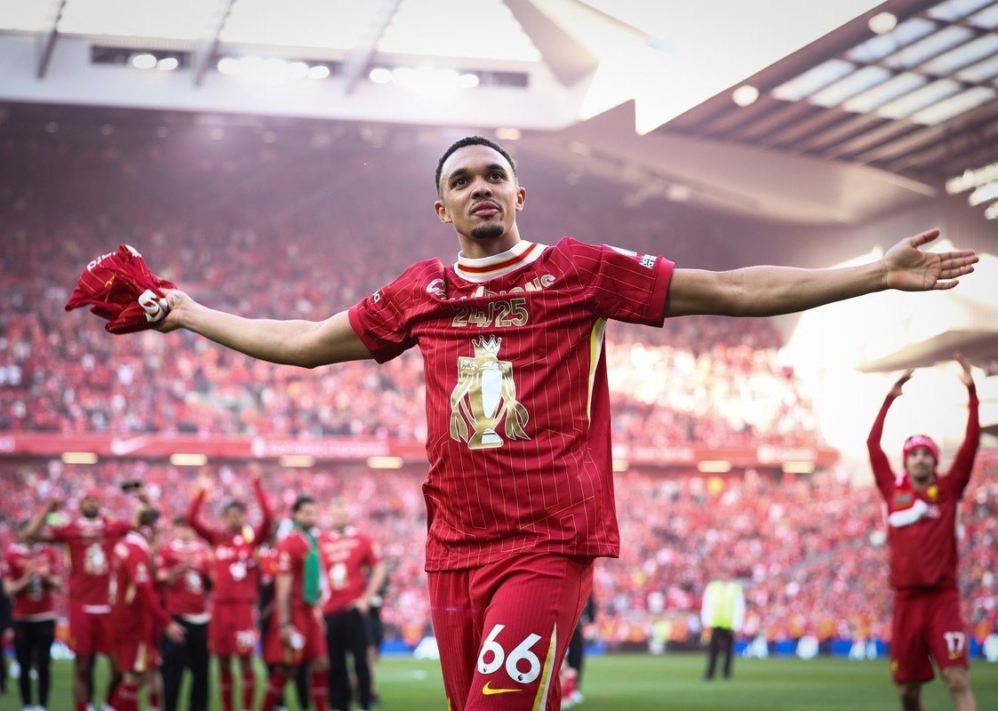 OFFICIEL : Alexander-Arnold officialise son départ de Liverpool, Madrid à l'horizon