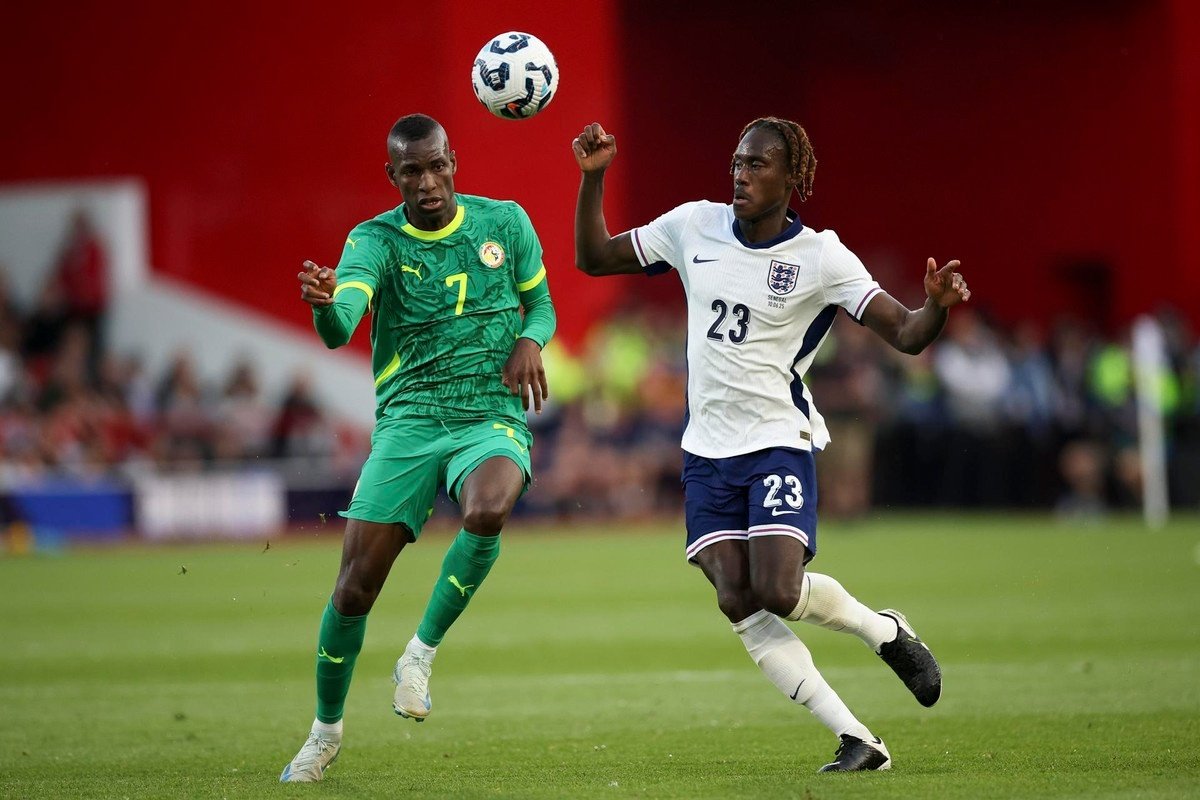 Chalobah y Trafford, convocados por Gordon y Pope