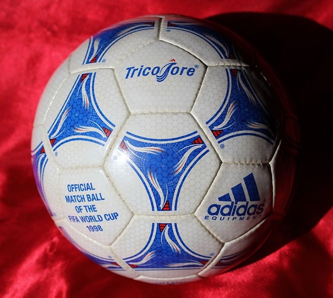 Adidas_Ball_World_Cup_1998_France_Tricolore