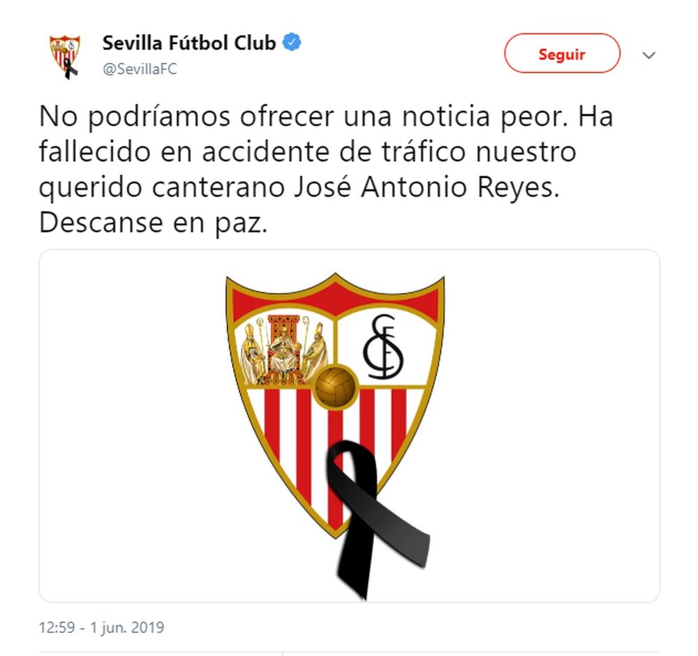 Il mondo del calcio piange la scomparsa di Reyes.Twitter/SivigliaFC