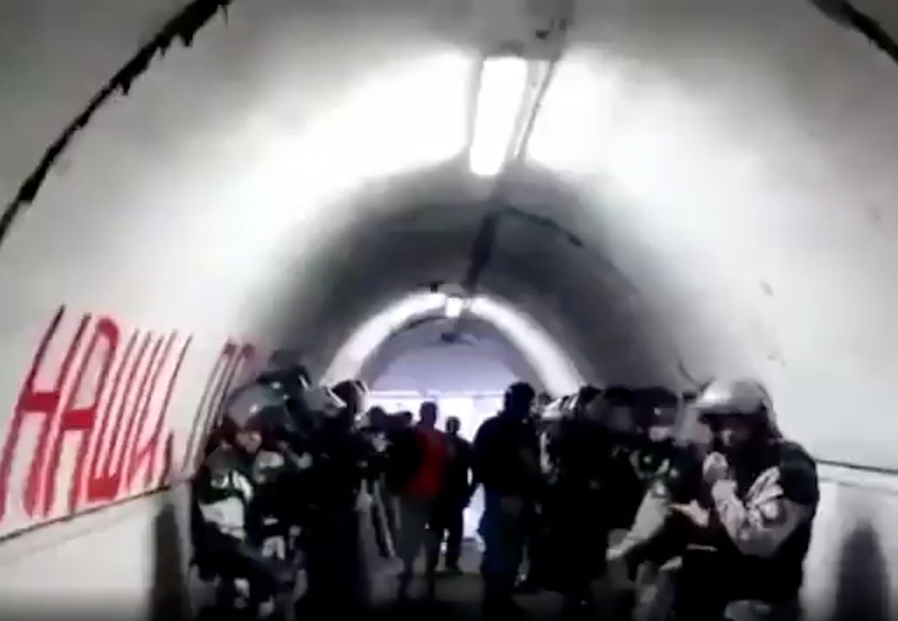 Temible aspecto del túnel de vestuarios del Estrella Roja. Twitter