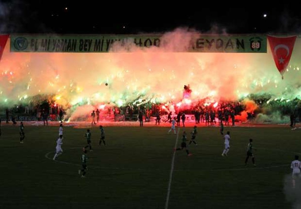 Turkish Regional Amateur League fans go mad for their team. Goal