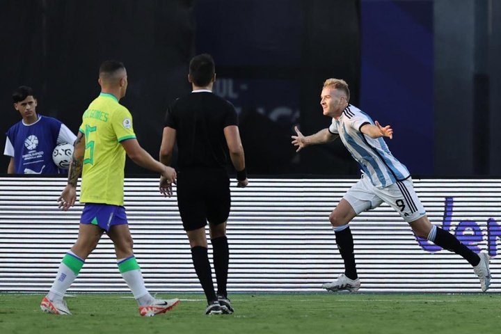 Argentina baja a Brasil del Olimpo