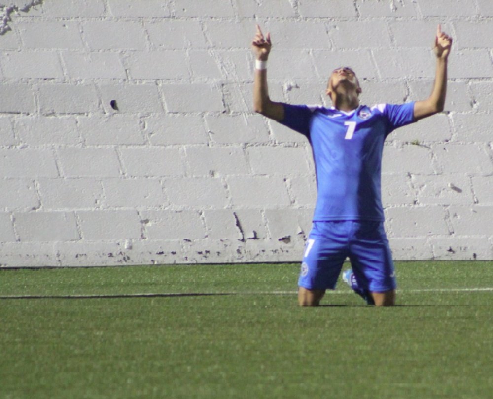 Ulises cerró el marcador en el Nicaragua 3-1 Dominica. Twitter/Fenifutnica