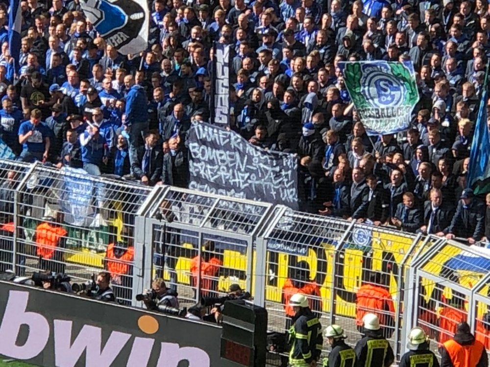 Ultras del Schalke 04 pidieron liberar al autor del atentado contra el Borussia. Twitter/MartaMorale