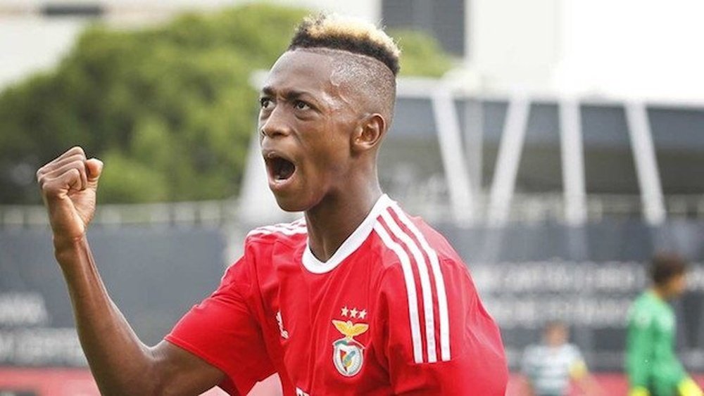 Atualmente, Úmaro Embaló está nas equipes jovens do Benfica. Twitter