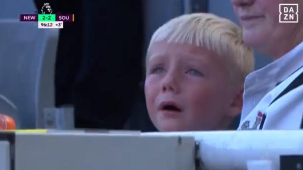 A young Newcastle fan cried after his team conceded a late goal. Screenshot/DAZN